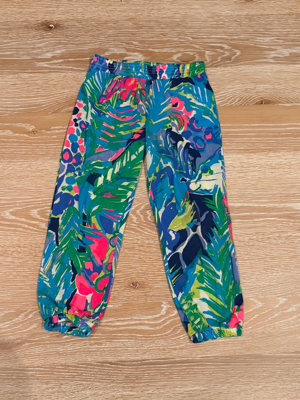 Like New! Set of three Lilly Pulitzer pants - Picture 6 of 7